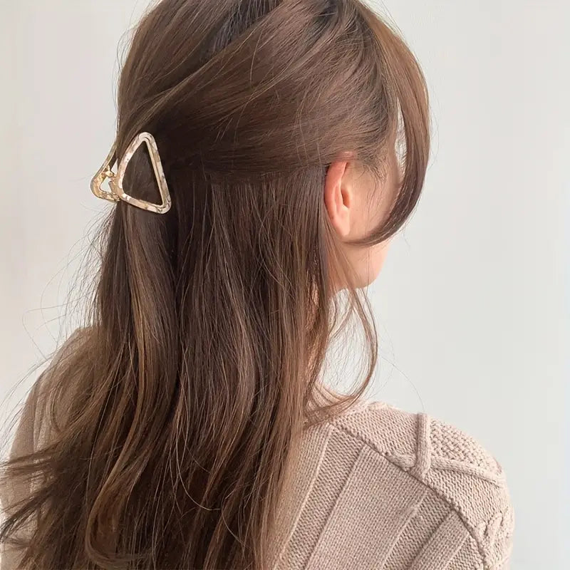 Pinza para el pelo con forma de triángulo pequeño